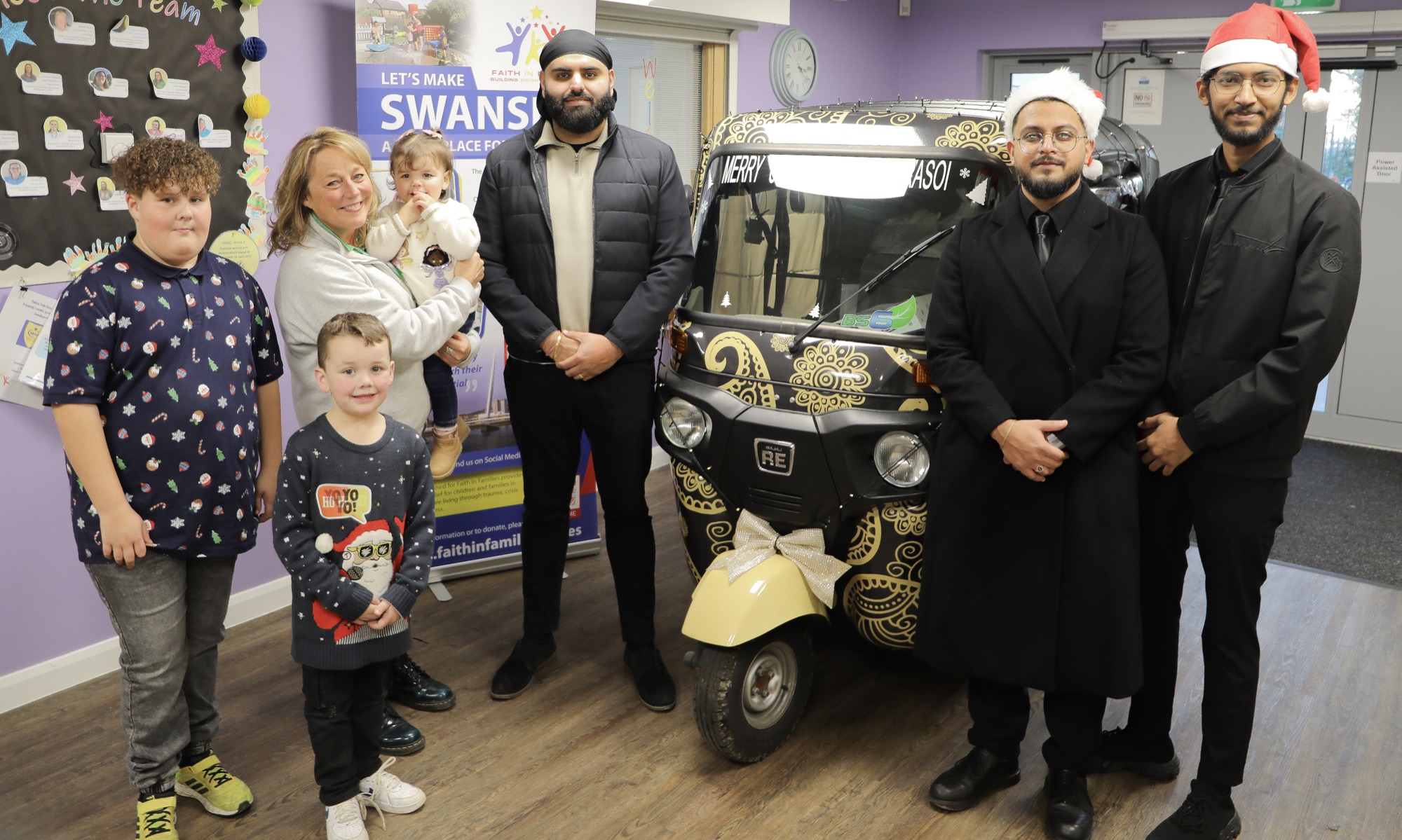 Rasoi delivering Christmas curry meals to children at a Faith in Families community centre